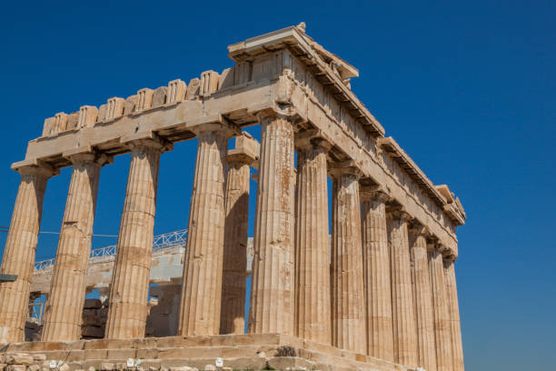 парфенон, афины, греция - scaffolding ancient construction site athens greece стоковые фото и изображения