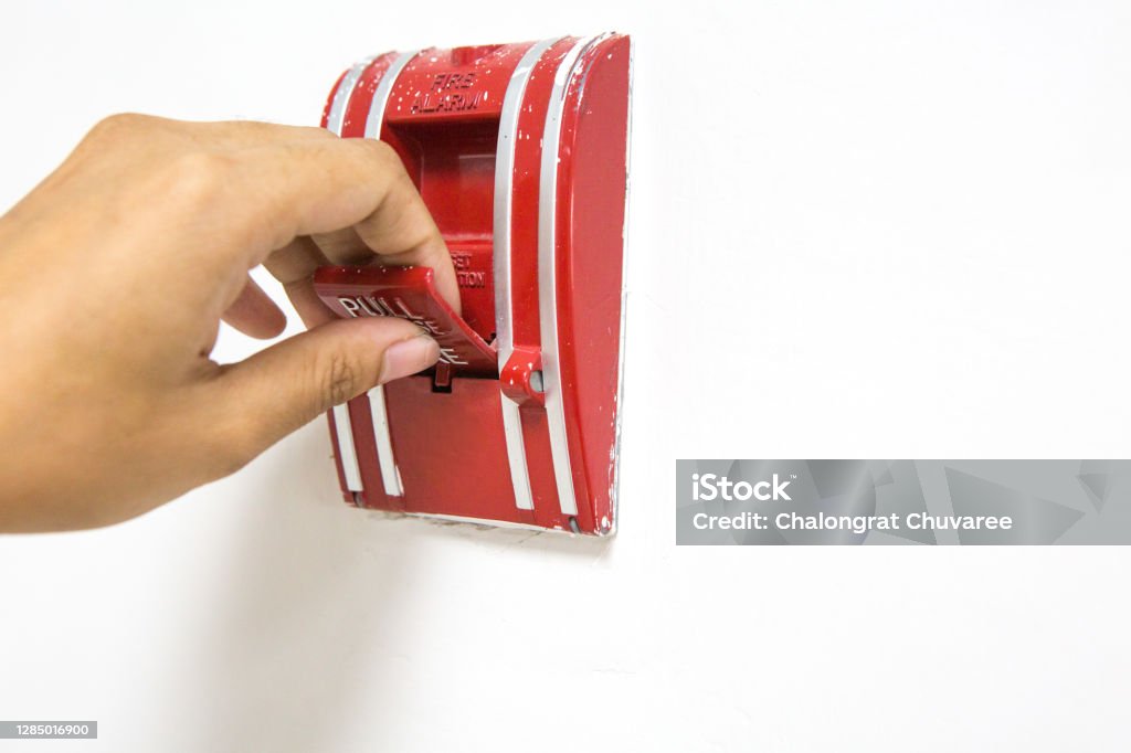 Yangın alarmını çalıştıran bir kadının parmağı ve kopya alanı - Royalty-free Yangın ALarmı Stok görsel Yangın alarmını çalıştıran bir kadının parmağı ve kopya alanı - Royalty-free Yangın ALarmı Stok görsel