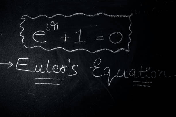 toma de la ecuación de euler de la identidad de euler o la fórmula de euler escrita en la pizarra. - formula blackboard complexity scientist fotografías e imágenes de stock