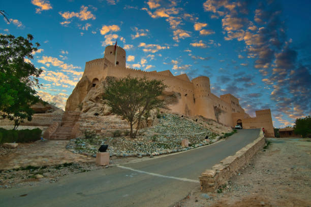 forte di nakhal,nakhal,sultanato dell'oman. - oman greater masqat fort tourism foto e immagini stock