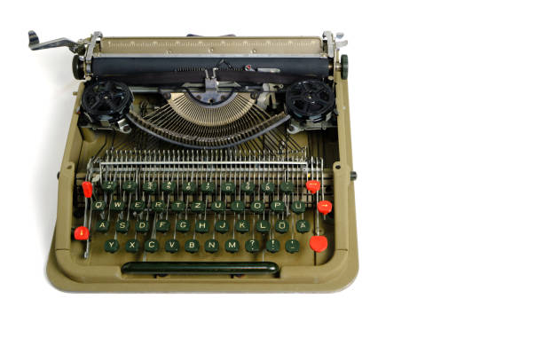 흰색 배경의 오래된 타자기. 복고풍과 빈티지. - typewriter typebar ampersand retro revival 뉴스 사진 이미지