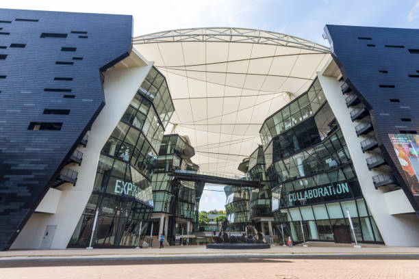 arquitectura de singapur - el lasalle college of the arts es una institución educativa artística en singapur - cadillac la salle fotografías e imágenes de stock