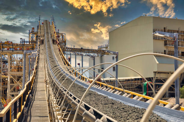 processing plant at a diamond mine conveyor belt at sunset in a diamond mine in Botswana gold mine stock pictures, royalty-free photos & images