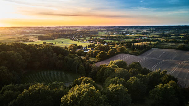 典型的丹麥小田農業景觀 - 丹麥 個照片及圖片檔