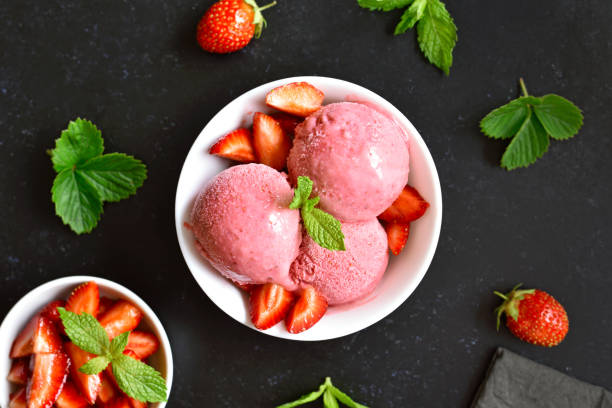 istock Strawberry ice cream in bowl 1285082334