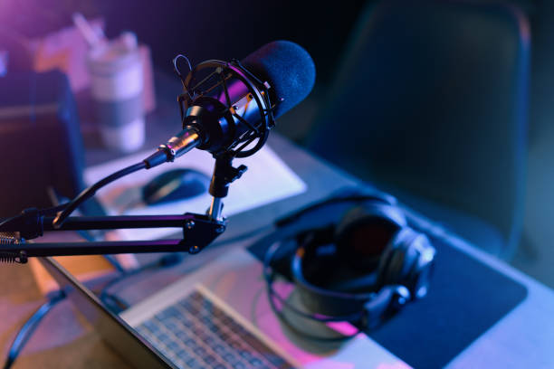 istock Online live radio studio desk 1285091390