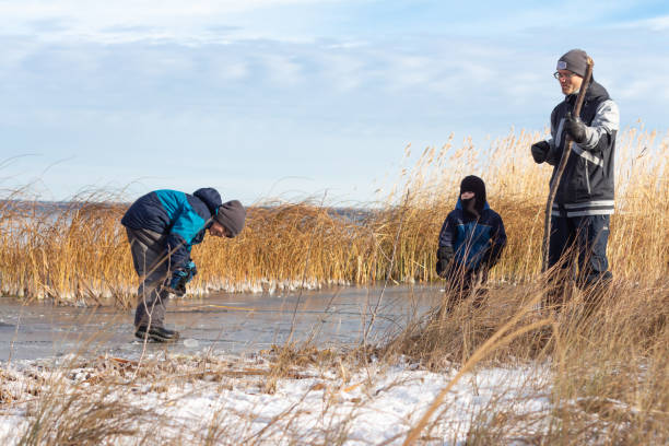 istock Family playing pond hockey 1285118258