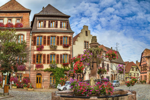 istock Square in Bergheim, Alsace, France 1285130042