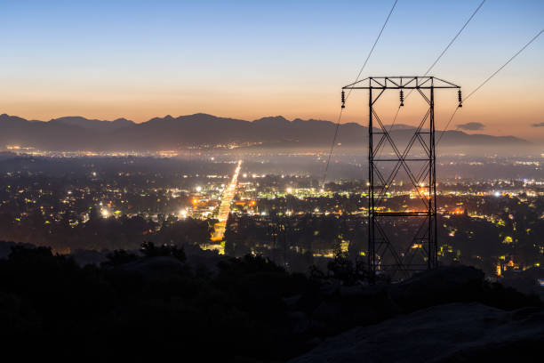 predawn view of powerlines entering los angeles - city of los angeles los angeles county southern california san gabriel mountains stock-fotos und bilder