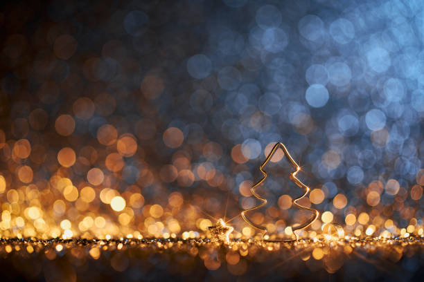 wooden christmas tree decoration - ornament decoration defocused bokeh background - christmas christmas ornament blue decoration photos et images de collection