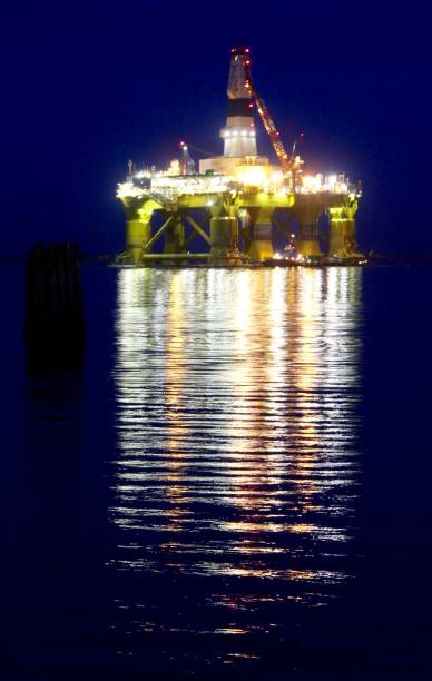 istock Arctic Deep Water Oil Drilling Rig 1285162772