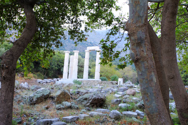 temple de hieron au sanctuaire des grands dieux, île de samothrace, grèce - winged victory photos et images de collection
