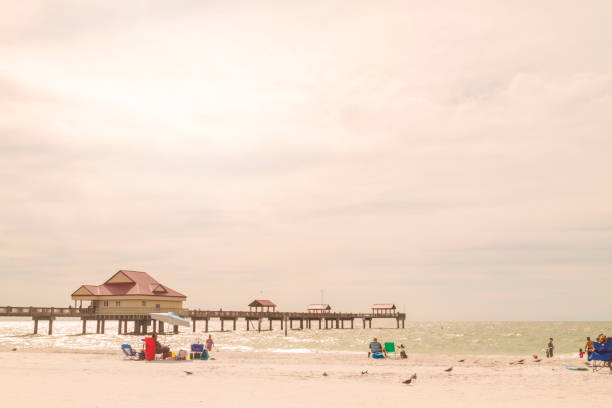 clearwater beach, são petersburgo, flórida, estados unidos da américa eua - port of venice - fotografias e filmes do acervo