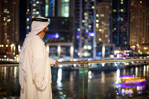 Sheikh walks around the Dubai Marina
