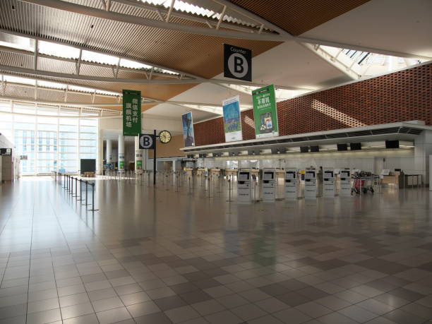 vacant new chitose airport international departure floor - new chitose imagens e fotografias de stock