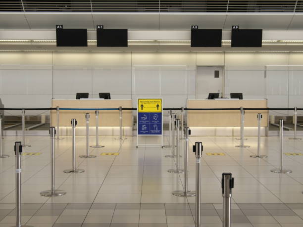 vacant new chitose airport international departure floor - new chitose imagens e fotografias de stock