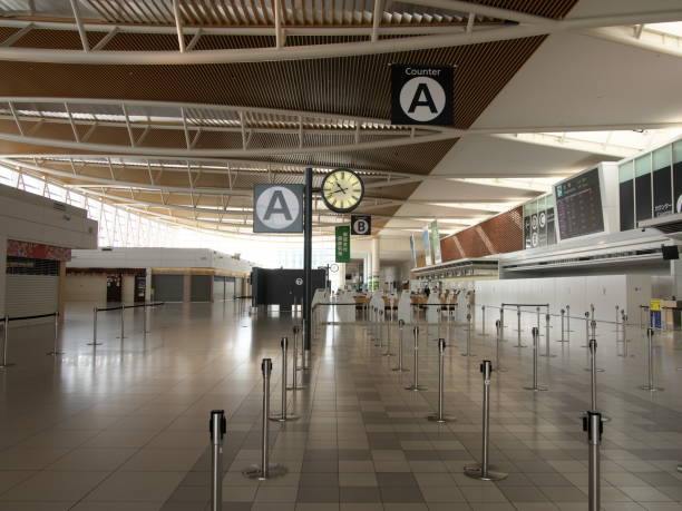 vacant new chitose airport international departure floor - new chitose imagens e fotografias de stock