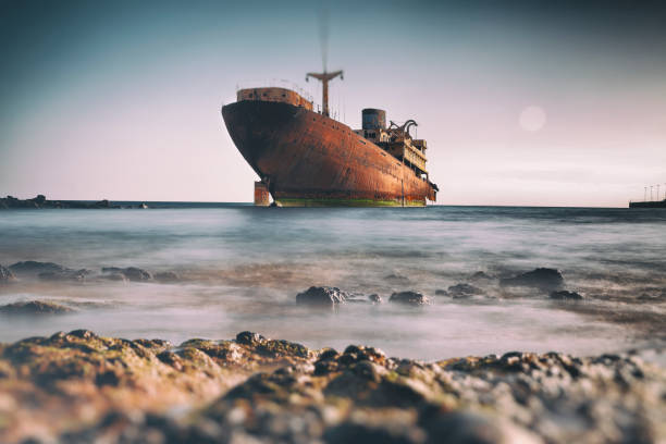 ランサローテ島の難破船、カナリア諸島、スペイン - 港湾 写真 ストックフォトと画像