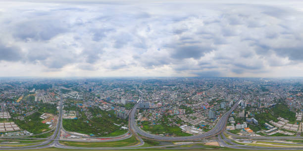 360 panorama by 180 degrees angle seamless panorama of aerial of cars driving on highway junctions. Bridge street roads in connection network of architecture concept. Urban city, Bangkok, Thailand 360 panorama por 180 grados ángulo panorama sin costuras de la antena de los coches que conducen en los cruces de la carretera. puente de carreteras callejeras en la red de conexión del concepto de arquitectura. ciudad urbana, bangkok, tailandia