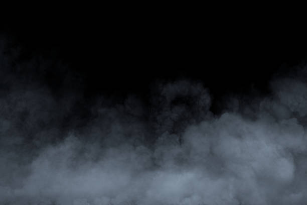 humo o niebla aislada sobre fondo negro - niebla fotografías e imágenes de stock