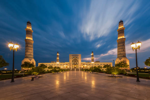 sultan qaboos grande moschea, sohar, sultanato dell'oman. - moschea sultan qaboos foto e immagini stock