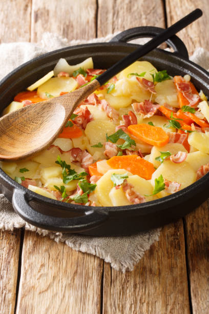 Tatws Pum Munud Stock Photos, Pictures & RoyaltyFree Images iStock