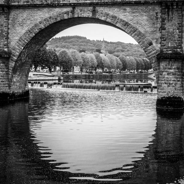 Square of cityscape with the framing of bridge in balck and white