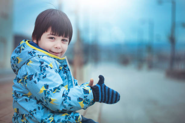 The little boy who gets cold in cold weather in winter, wears his gloves