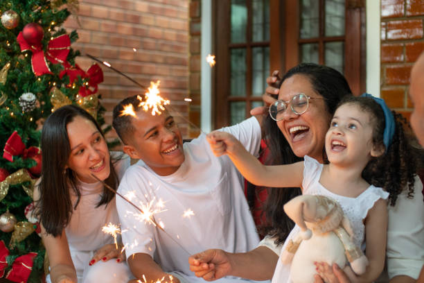family celebrating new year together - new year people family offspring imagens e fotografias de stock