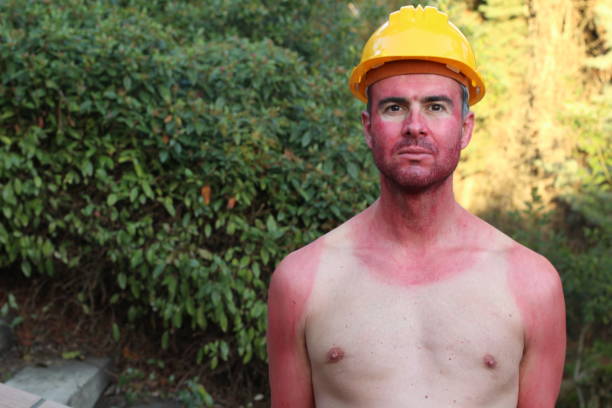 hilarious construction worker with tank top tan lines - tank top fotos imagens e fotografias de stock