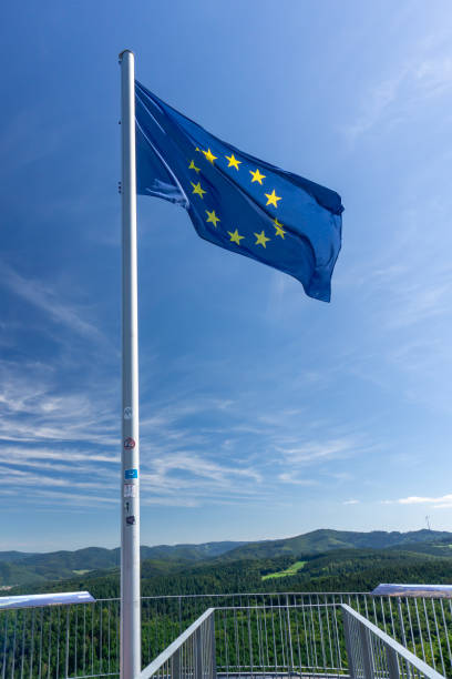 european union flag on the tower of urenkopf, haslach im kinzigtal, baden-württemberg, germany. - black forest forest sky blue imagens e fotografias de stock