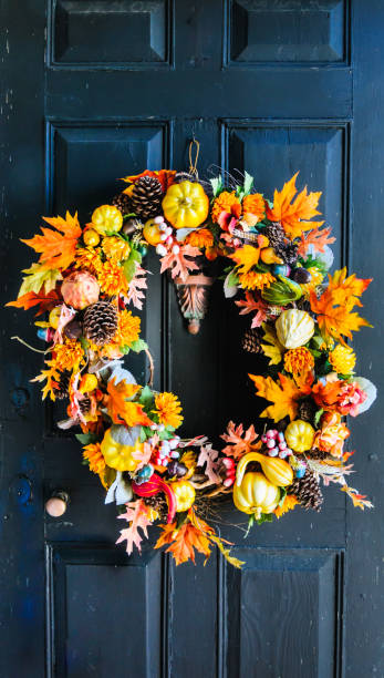 istock Autumn Door Wreath 1285331255