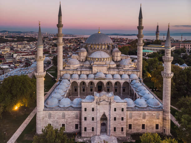 vue de point élevé de drone aérien de turquie - multicopter point of view photos et images de collection