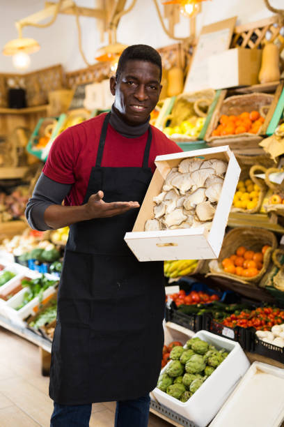 istock Salesman offering mushrooms 1285336003