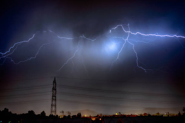 istock Storm over the city 1285341048