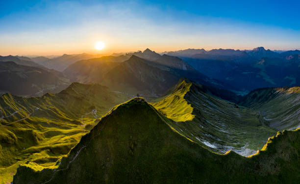 veduta aerea di un'alba in montagna - vorarlberg foto e immagini stock