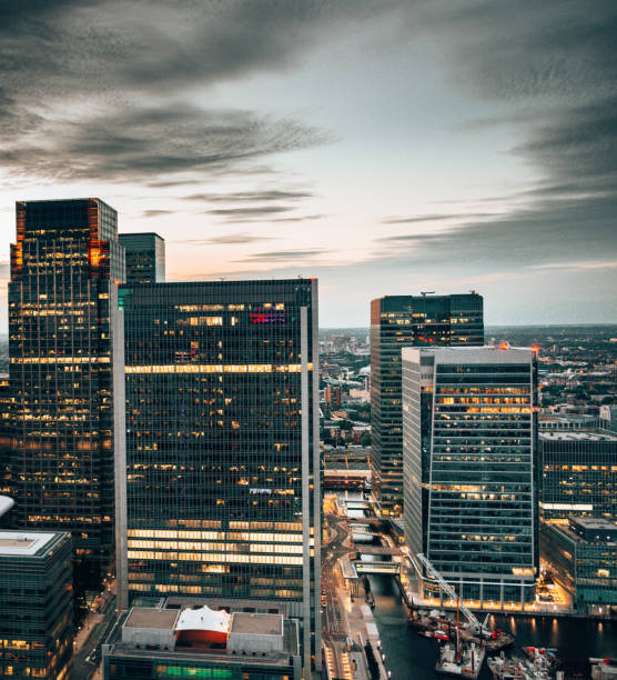 panoramę londynu na nabrzeżu kanaryjskim - london england aerial view skyscraper mid air zdjęcia i obrazy z banku zdjęć