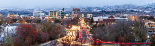 boise downtown o zmierzchu, stolica stanu idaho - idaho state capitol zdjęcia i obrazy z banku zdjęć