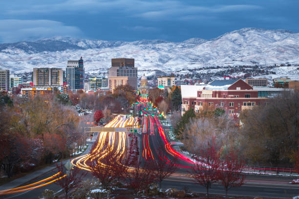 boise downtown o zmierzchu, stolica stanu idaho - idaho state capitol zdjęcia i obrazy z banku zdjęć