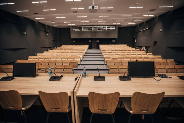 moderna sala de aula vazia - lecture hall auditorium university empty - fotografias e filmes do acervo