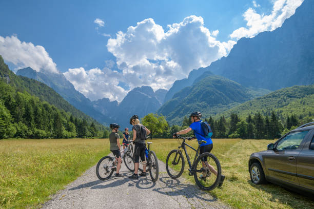 istock Family preparing for cycling 1285372702