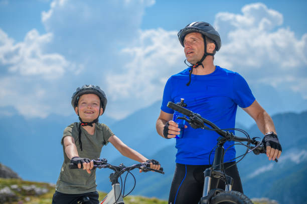 istock Father and son taking a break during mountain biking 1285373345