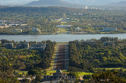 Aerial view showing the Australian War Memorial and Anzac Parade in Campbell, National Library of Australia, Old Parliament House, and Parliament House in Parkes, and many more smaller recognizable buildings.