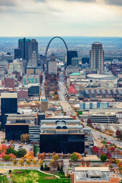 St. Louis Aerial Cityscape The downtown skyline and famous Gateway to the West in St. Louis, Missouri shot from an altitude of about 1000 feet over the western portion of downtown. real estate outdoors vertical usa stock pictures, royalty-free photos & images