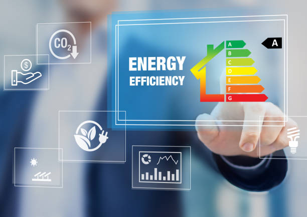 calificación de eficiencia energética y rendimiento de aislamiento de renovación del hogar ecológico, casa ecológica de bajo consumo, concepto de desarrollo sostenible con icono de toque experto en la pantalla - industry construction house built structure fotografías e imágenes de stock