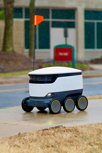 single food delivery robot in the snow, george mason university - george mason stock-fotos und bilder