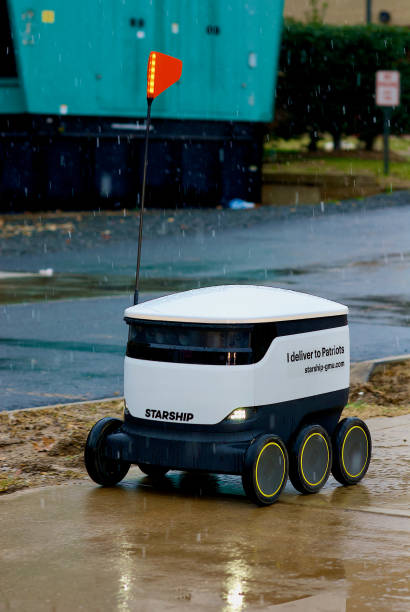 single food delivery robot in the snow, george mason university - george mason imagens e fotografias de stock