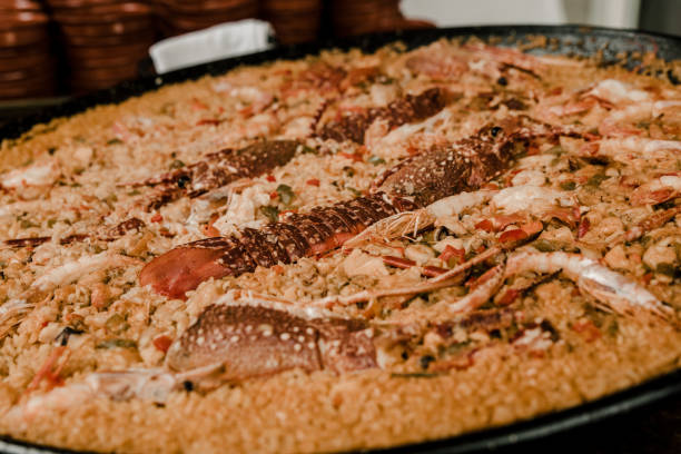 riso di aragosta - seafood lobster paella prepared shellfish foto e immagini stock