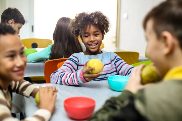 istock Children in a school cafeteria 1285507443