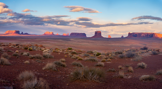 r The Iconic Monuments Of Monument Valley, Utah, Arizona, At Sunset